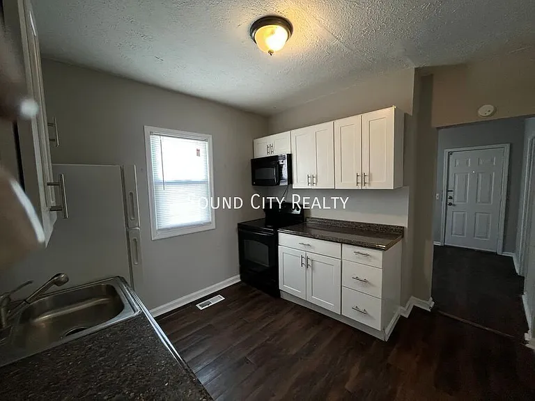 1731 Dr Db Todd Jr Blvd — Photo 5