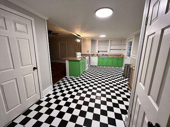 4th image of 312 Hawkins Ave