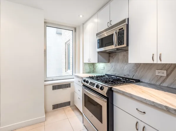 930 5th Avenue image 12 of 21