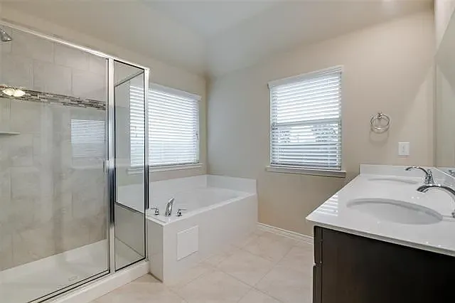 800 Laredo Ct — Photo 6