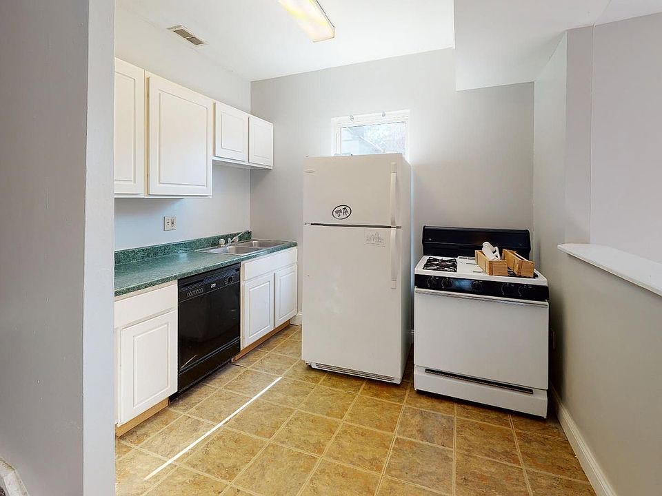 1st image of 2347 Flora St