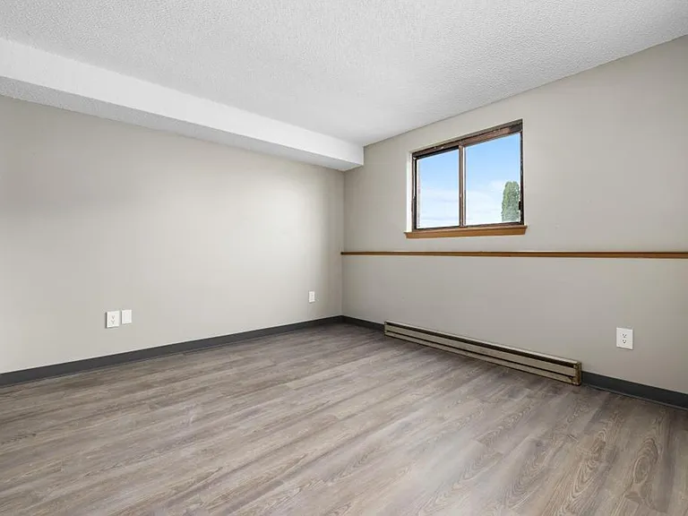 Maplewood Apartments — Photo 8