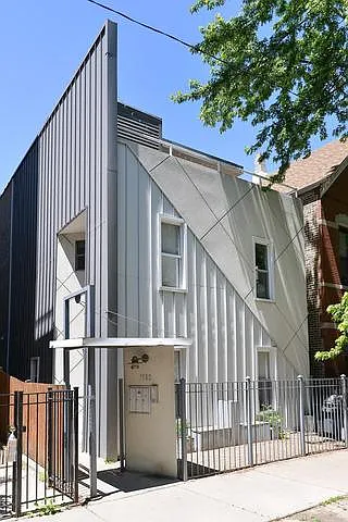 1060 N Hermitage Ave #2F Photo 1