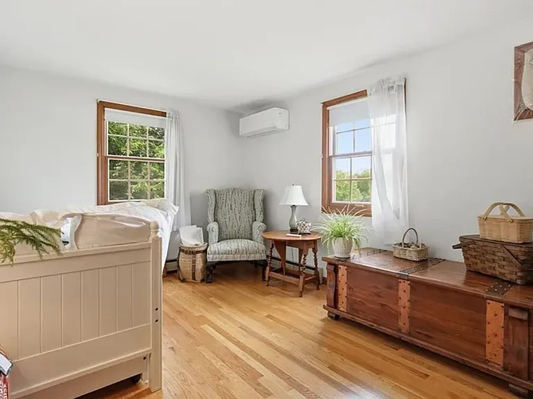 73 N Maple St — Photo 13