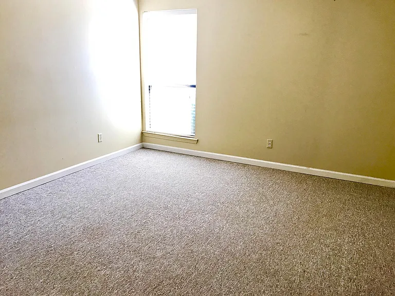 1041 Stonegate Dr #B — Photo 18