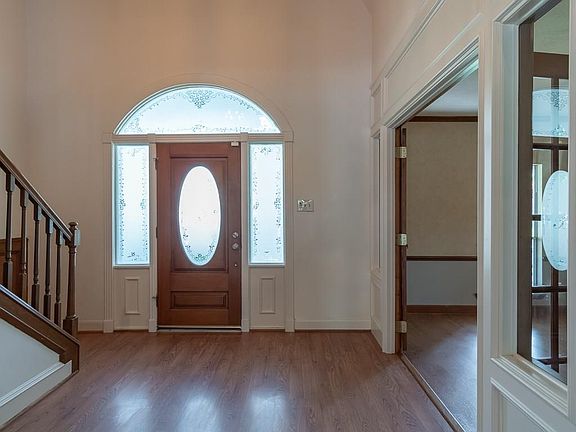 The 2 story foyer is spacious with lots of light. The laminate wood floors are pretty and easy to keep.