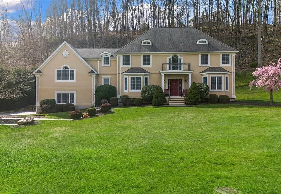 1st image of 16 Fieldstone Drive