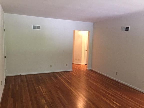 2nd image of 3428 Linwood Ave #1R