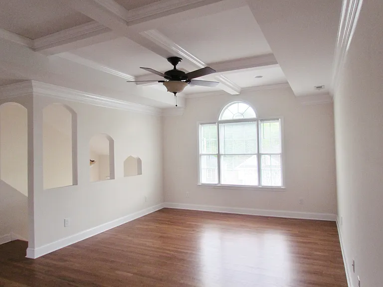 1515 Mayfair Dr — Photo 2