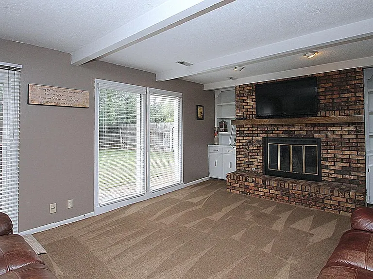 15211 Bemis St — Photo 2
