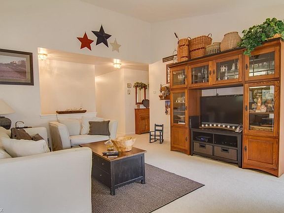 4th image of 4276 Eagle Ave