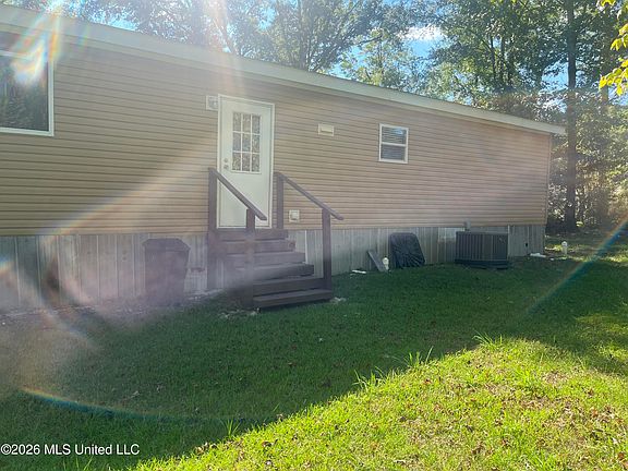 3rd image of 106 East St