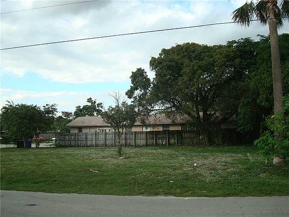 5th image of 900 NW 4th Avenue