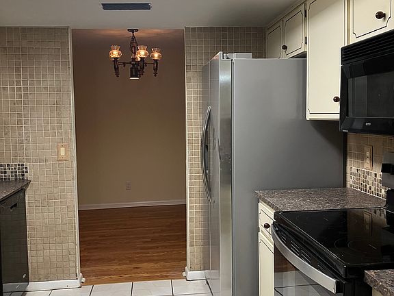 5th image of 2224 Travelers Palm Dr