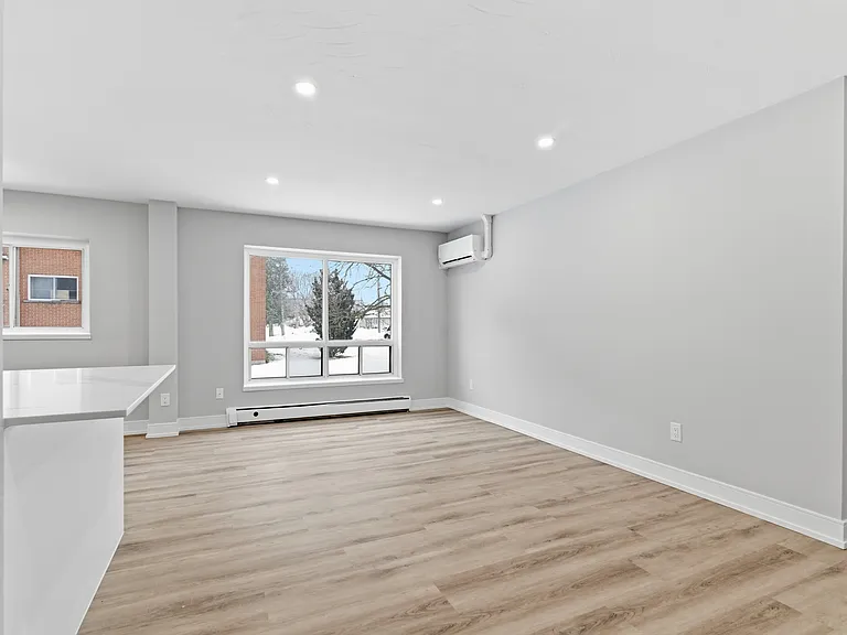 20 Weichel St — Photo 8