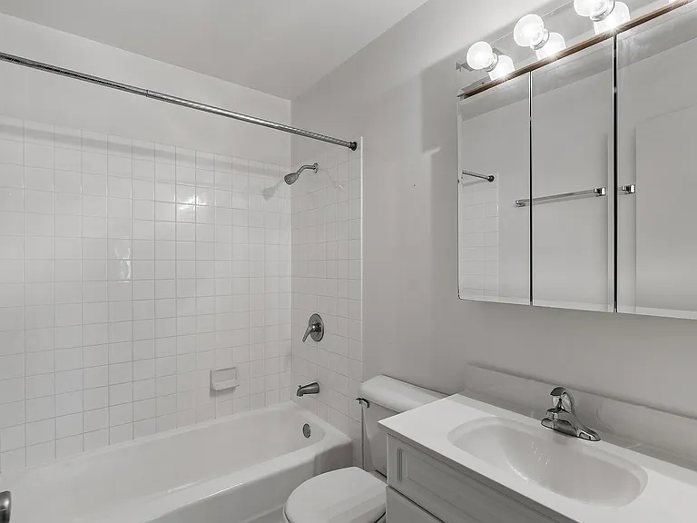 2720 Rosalyn Ct — Photo 45