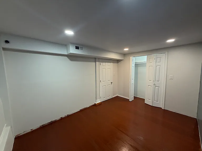 1645 W Beach Ave #G — Photo 4