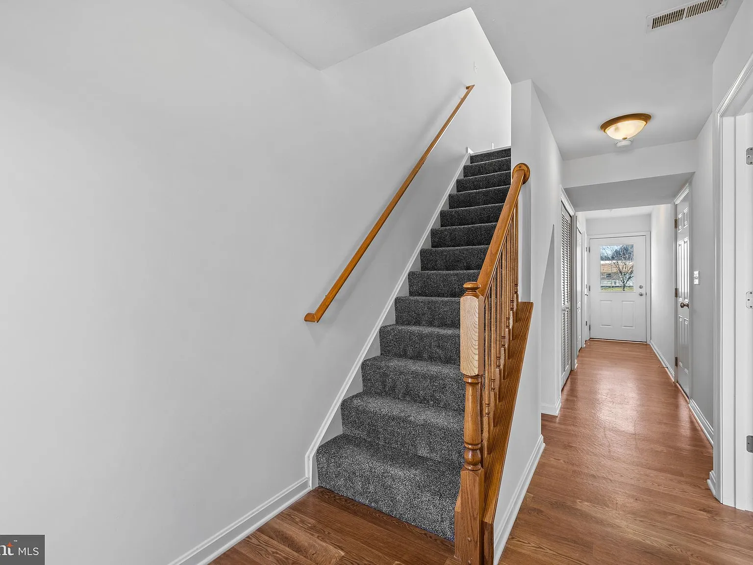 4 bed, 2.5 bath, 1625 sqft, $1,936 — Photo 4