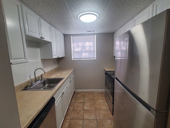 3rd image of 926 Ohio Pike APT 402