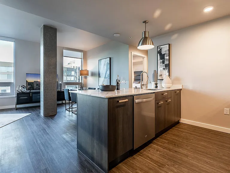 888 Bellevue Apartments — Photo 4
