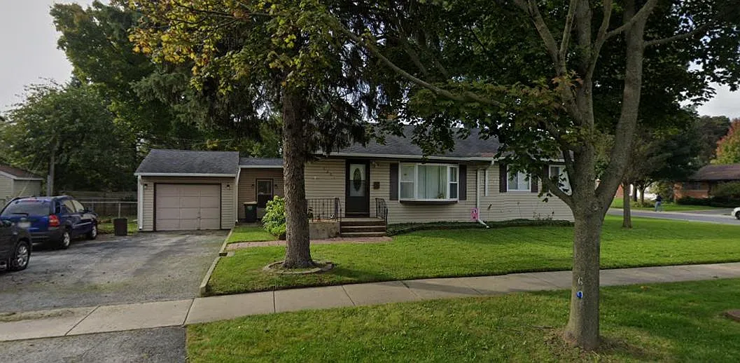 3 bed, 1.5 bath, 1100 sqft, $2,600 — Photo 1