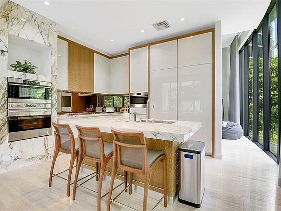2nd image of 2821 S Bayshore Dr Unit 4D