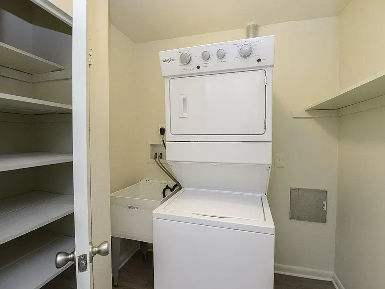 Colonials Apartment Homes — Photo 16