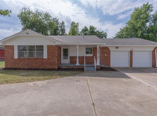 104 W Silver Meadow Dr, Midwest City, OK 73110
