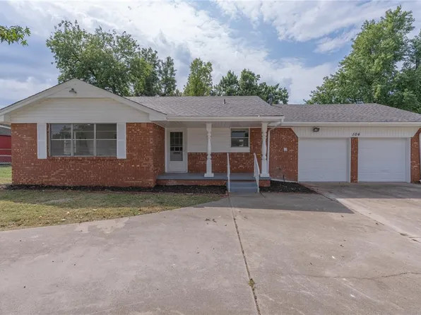 104 W Silver Meadow Dr, Midwest City, OK 73110