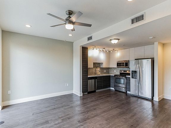 3rd image of 604 N Bluff Dr Unit 211