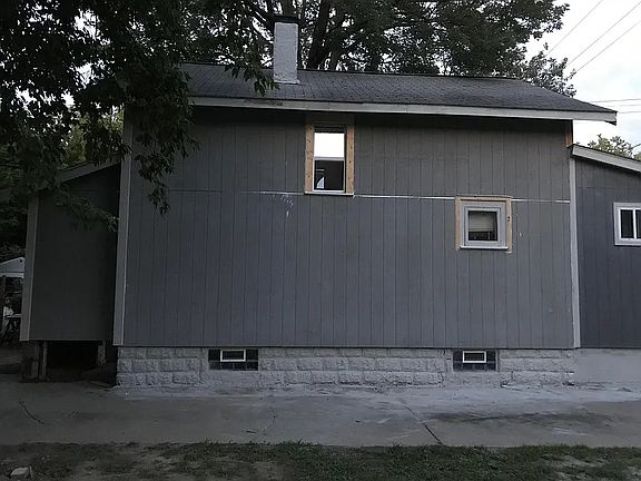 3rd image of 126 Hudson Ave
