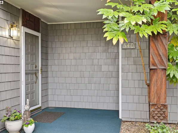 540 N Hayden Bay Dr, Portland, OR 97217