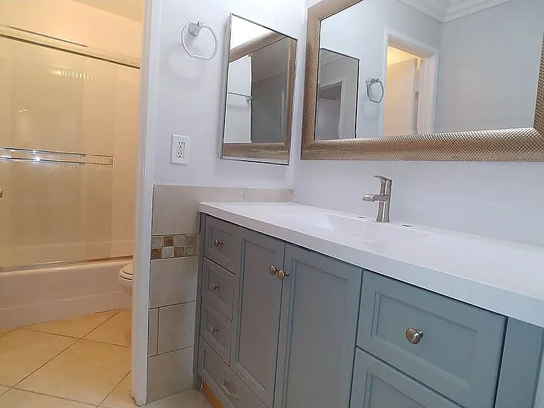 Alhambra @ Studio City Apts. — Photo 65