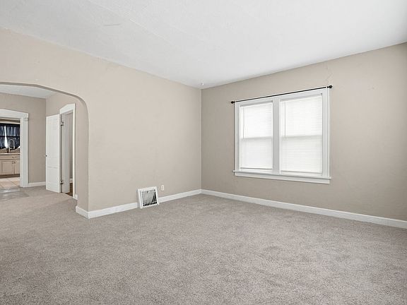 4th image of 1324 Marquette St