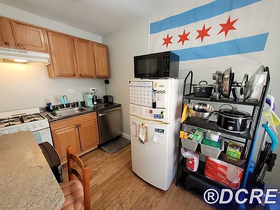 3rd image of 1369 W Greenleaf Ave APT 204