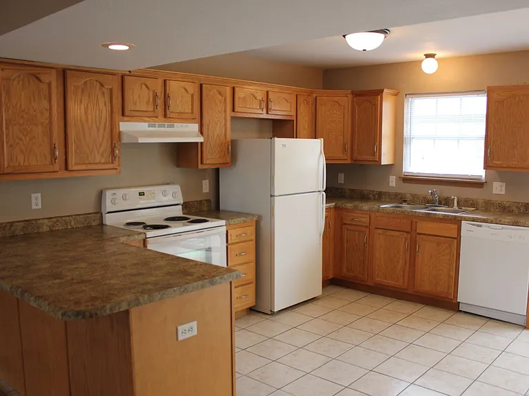 5550-5596 N White St — Photo 7
