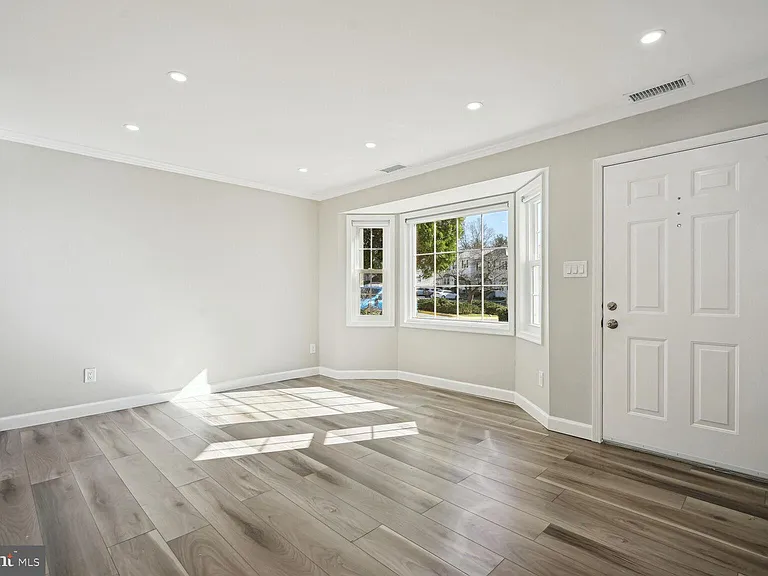 6003 Sweet Dale Ct — Photo 3