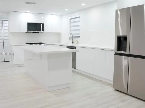 9357 Fontainebleau Blvd APT D309, Miami, FL 33172