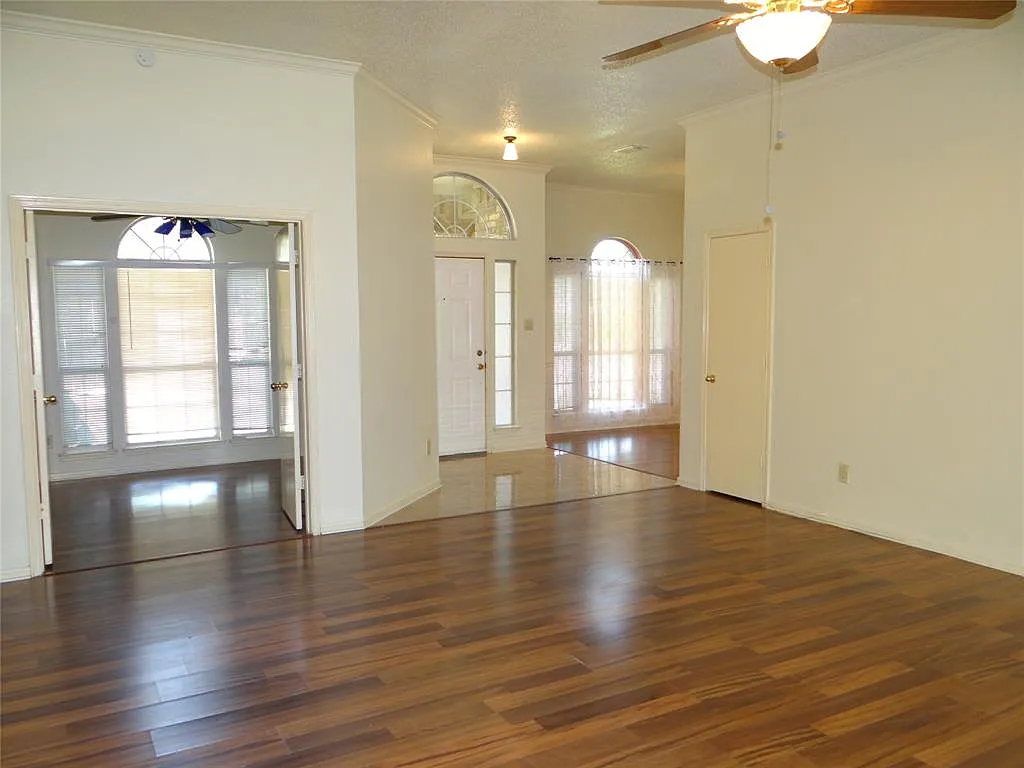 3 bed, 1848 sqft, $2,200 — Photo 4