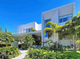 561 Warren Ln, Key Biscayne, FL 33149