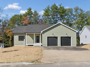 36 Forest Glen Ln, Topsham, ME 04086