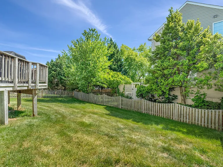 611 Curtin Pl SE — Photo 44