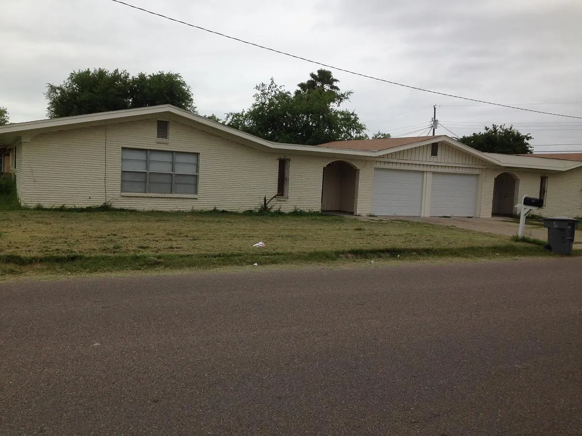 3 bed, 1.5 bath, 1200 sqft, $880 — Photo 1
