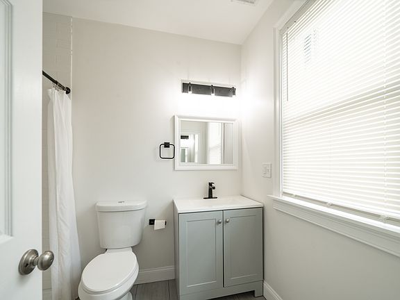 5th image of 122 Elmgrove Ave #124-2L