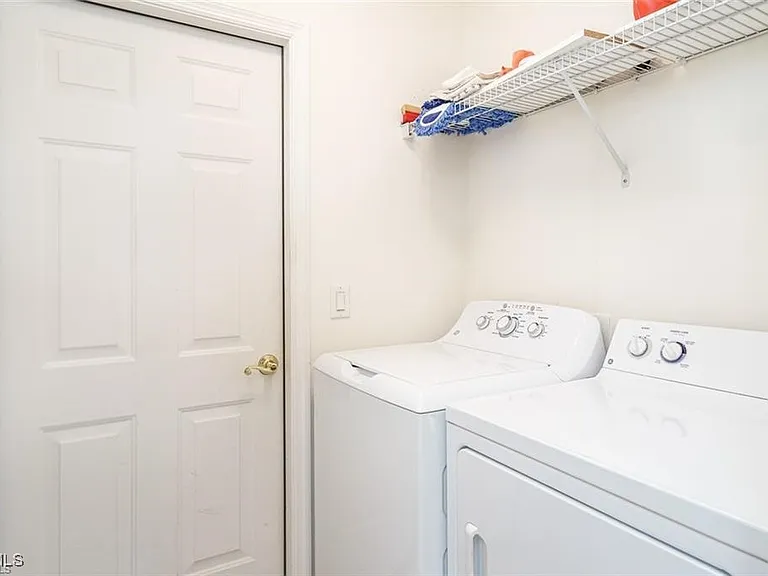 10082 Oakhurst Way — Photo 15
