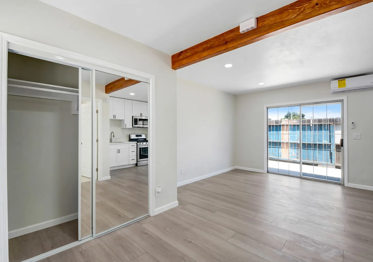 Foothill Villa — Photo 3