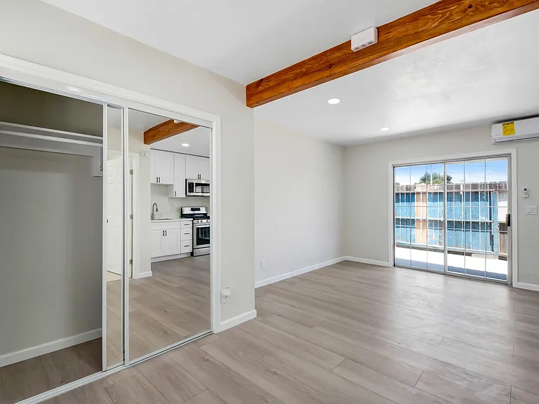 Foothill Villa — Photo 3