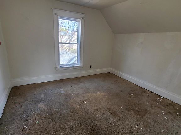 5th image of 418 Oakley Ave