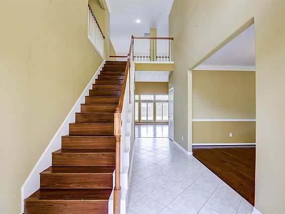 3rd image of 19411 Bear Springs Dr