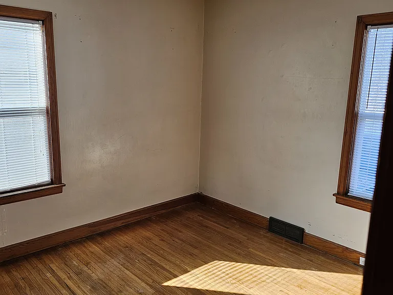 1012 Howard St — Photo 5